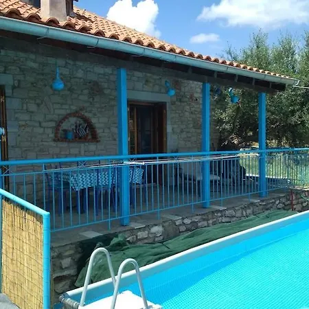 πέτρινο σπίτι με πισίνα Villa Falanthi
