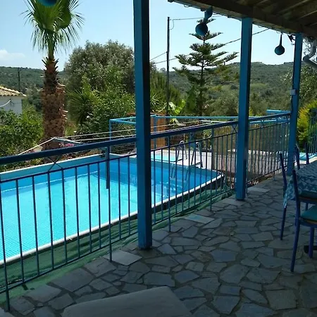 πέτρινο σπίτι με πισίνα Villa *