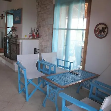 πέτρινο σπίτι με πισίνα Villa Falanthi