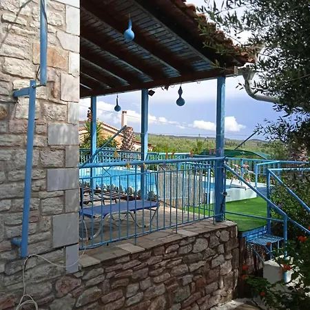πέτρινο σπίτι με πισίνα Villa Falanthi