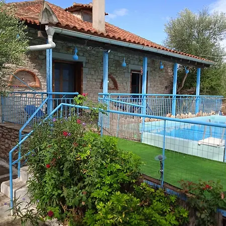 πέτρινο σπίτι με πισίνα Villa